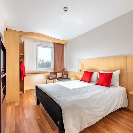 Ibis 3*