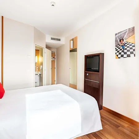 Ibis 3*